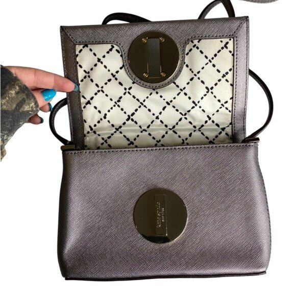 Kate Spade‎ Metallic Silver Leather Mini Crossbody Bag With Twist-Lock Closure - Picture 5 of 9